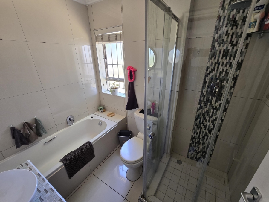 To Let 2 Bedroom Property for Rent in Sonstraal East Western Cape